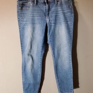 Universal Thread size 16 short blue jeans
